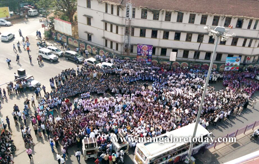 stuents  protest against Kambla ban in Mangalore